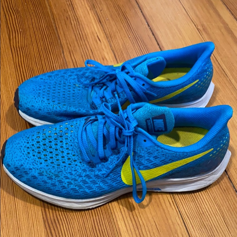 Women’s Nike Zoom Pegasus 35 Running Sneakers.